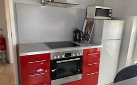 Schöne einfache zentrale Ferienwohnung über den Dächern der Stadt